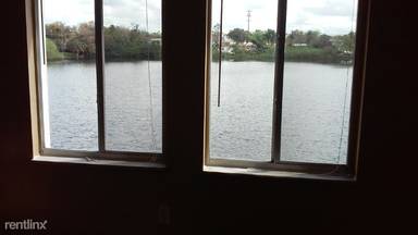 Main picture of 825 Lowell Blvd