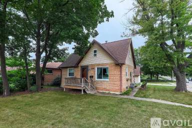 Main picture of 1103 W Roosevelt Rd
