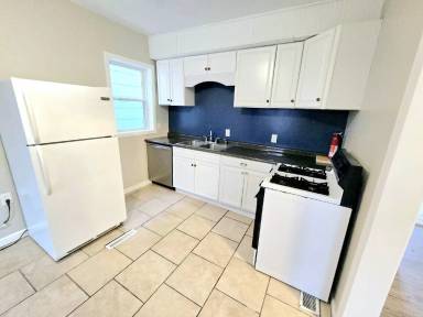 Main picture of 215 W 26th St