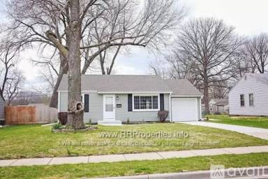 Main picture of 7632 Robinson St