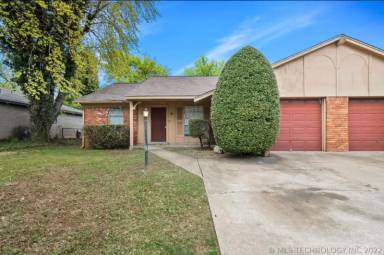Main picture of 6623 E 72nd Pl