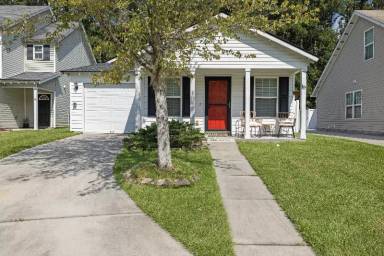 Main picture of 16 Ristona Dr