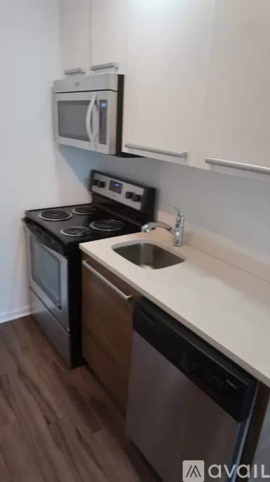 Main picture of 925 W Carmen Ave