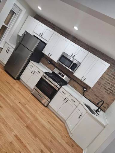 Main picture of 1701 N Melvina Ave