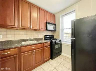 Main picture of 169 Manhattan Ave