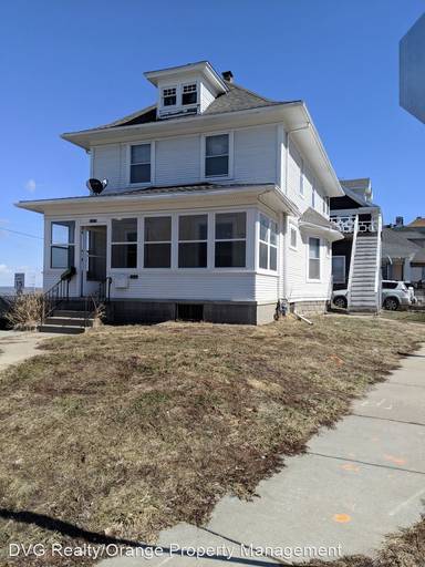 Main picture of 1215 S 10th St