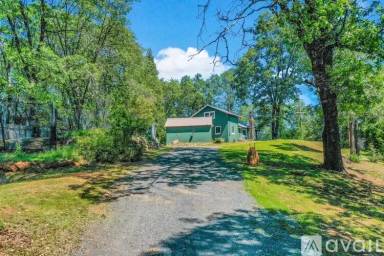 Main picture of 995 Drynan Ln