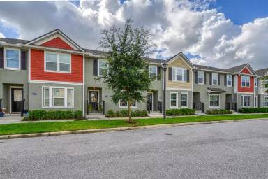 Main picture of 693 Oak Lake Ln