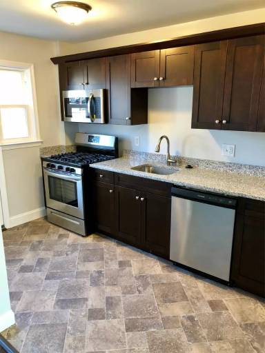 Main picture of 601 Wildwood Pkwy