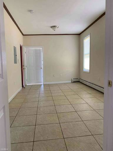 Main picture of 130 Sterling Ave