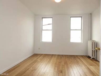 Main picture of 959 Metropolitan Ave