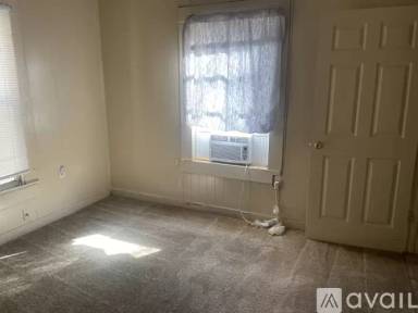 Main picture of 1208 E Travis St