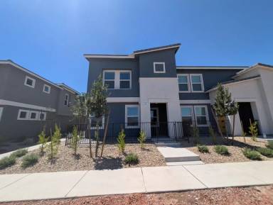 Main picture of 484 Golden Myna Ave
