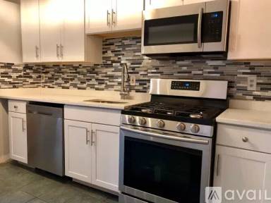 Main picture of 709 S Broadway