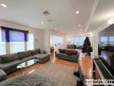 Main picture of 1778 Commonwealth Ave