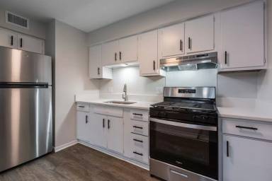 Main picture of 3833 Cuming St
