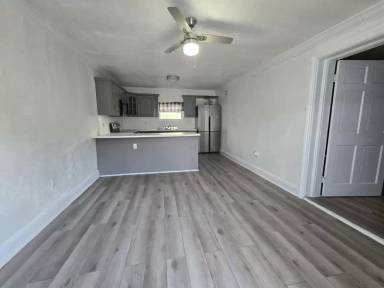 Main picture of 2521 NW 32nd St