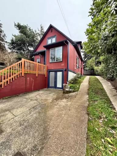 Main picture of 644 Pleasant Ave