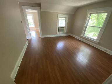 Main picture of 190 W Hawkins St