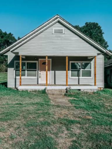 Main picture of 709 S Broadway Ave