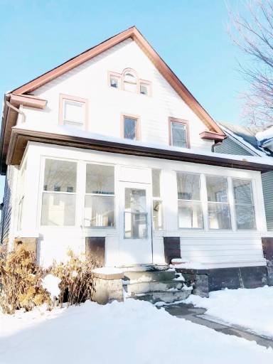 Main picture of 609 Rose Ave E