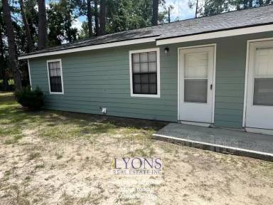 Main picture of 903 Greenwood Dr