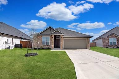 Main picture of 2090 Dade Loop