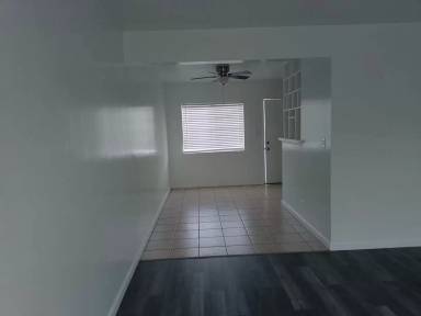 Main picture of 1002 W Flora St