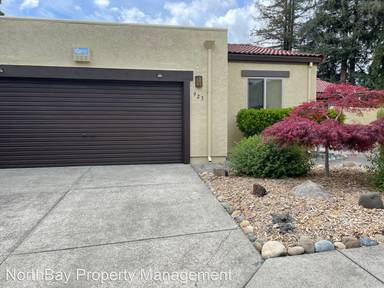 Main picture of 923 Shady Oak Dr