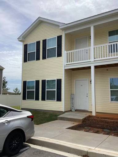 Main picture of 208 Walnut Hill Dr