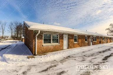 Main picture of 4611 S Madison St