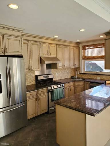 Main picture of 138 Lake St