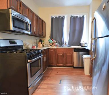 Main picture of 451 Meridian St