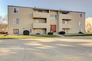 Main picture of 2003 S Mattis Ave