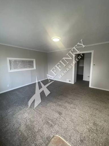 Main picture of 10222 Oak Ln SW