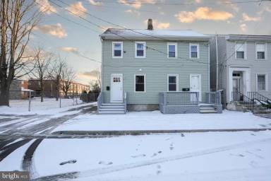 Main picture of 145 Carpenter St