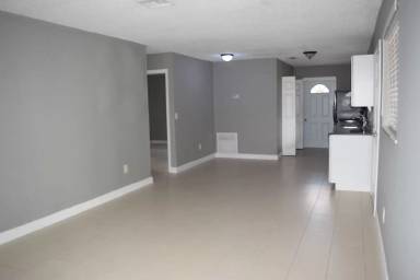 Main picture of 3088 SE Clayton St