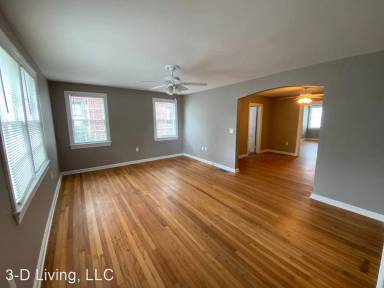 Main picture of 1306 E Victory Dr
