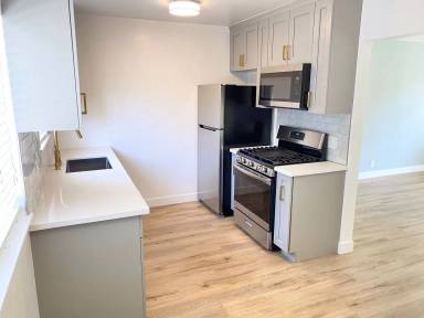 Main picture of 2604 Aviation Blvd