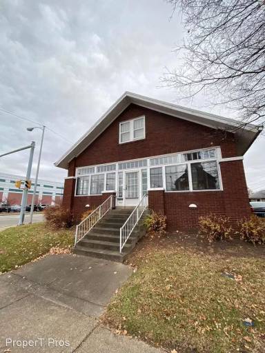 Main picture of 802 W Franklin St