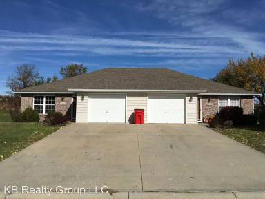 Main picture of 1102 NW Willow Dr