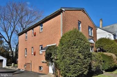 Main picture of 227 Plymouth Ave