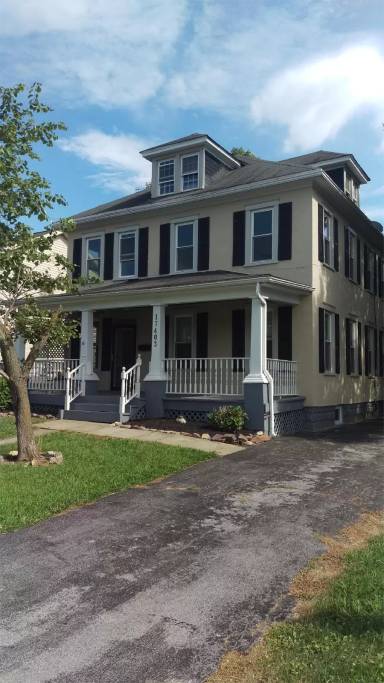Main picture of 17403 Gay St
