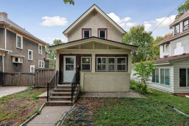 Main picture of 1015 15th Ave SE
