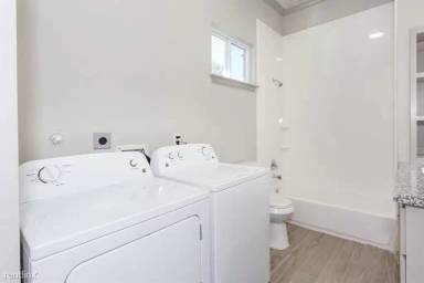 Main picture of 203 N Milby St