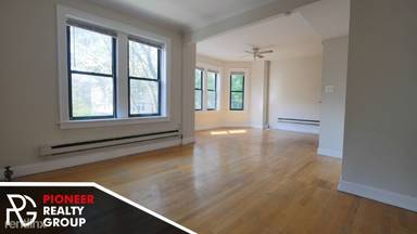 Main picture of 3839-45 N Greenview Ave
