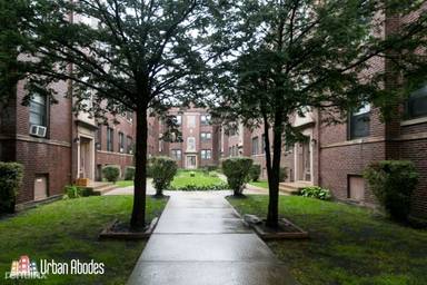 Main picture of 1359 W Touhy Ave