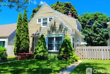 Main picture of 1522 E Saveland Ave