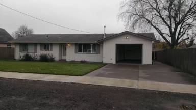 Main picture of 745 E 2nd St