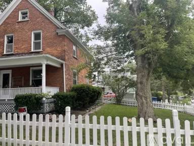 Main picture of 419 N Ashley St